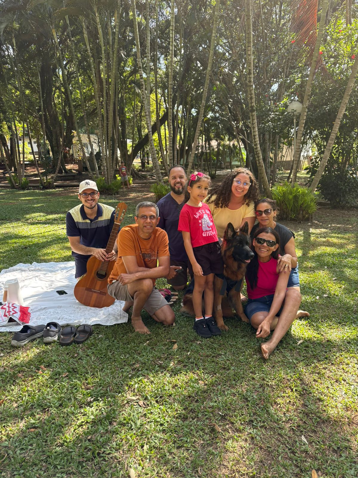 A família reunida com a Nayla no sítio